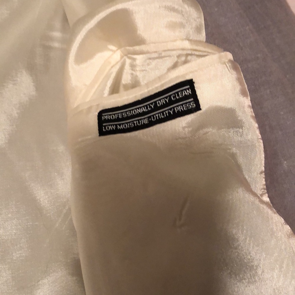 Beautiful suit coat - Picture 6 of 7